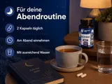 Abendroutine mit Keto Base Night Dose, einer Tasse Tee, Wasser und Kapseln.