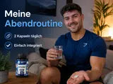 Ein Mann bereitet seine Abendroutine mit der Keto Base Night Dose vor.